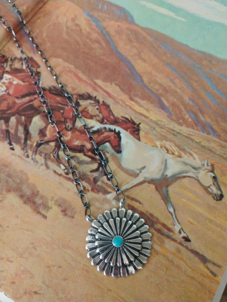 Sheldon Mariano round pendant necklace