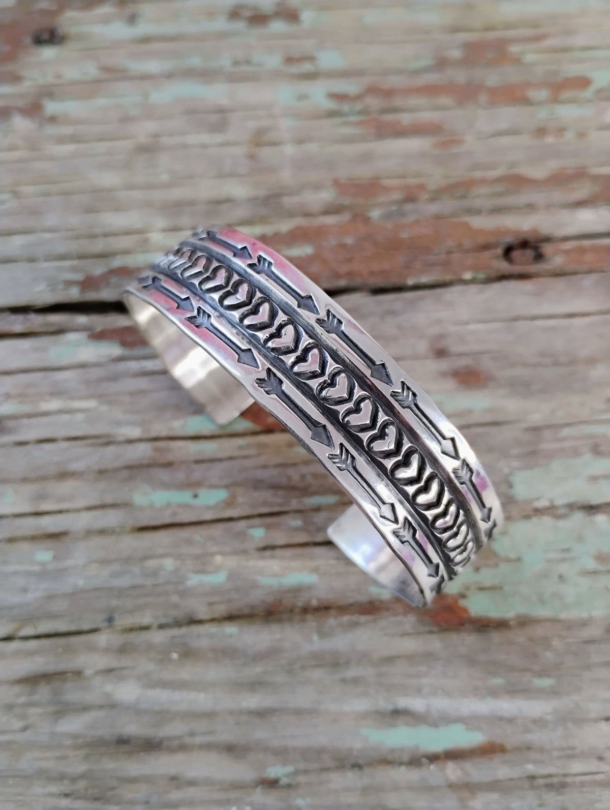 Heart arrow cuff
